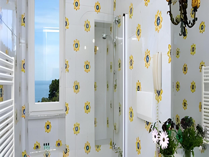 Bathroom 5, Hotel Canasta, Napoli