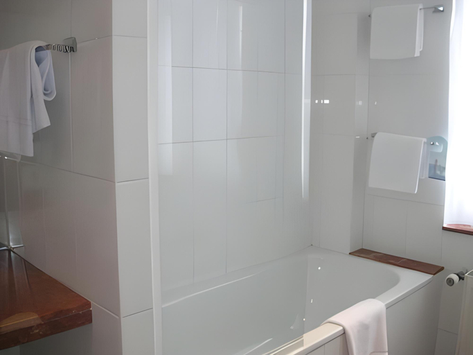 Bathroom 4, Hotel Van Belle, Bruxelles