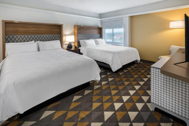 Holiday Inn Express & Suites PITTSFIELD - BERKSHIRES Room Type - 2 Queen Suite Communications Accessible