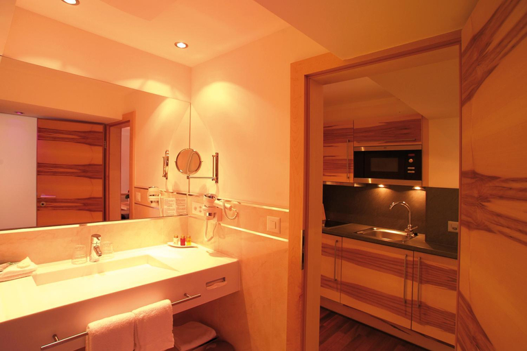 Bathroom, Hotel Garni Muttler Alpinresort & Spa, Inn
