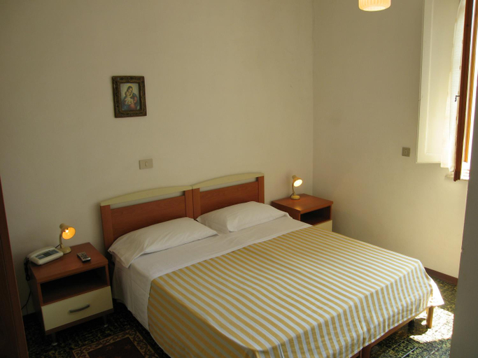 Bedroom 3, Albergo Natucci, Pistoia