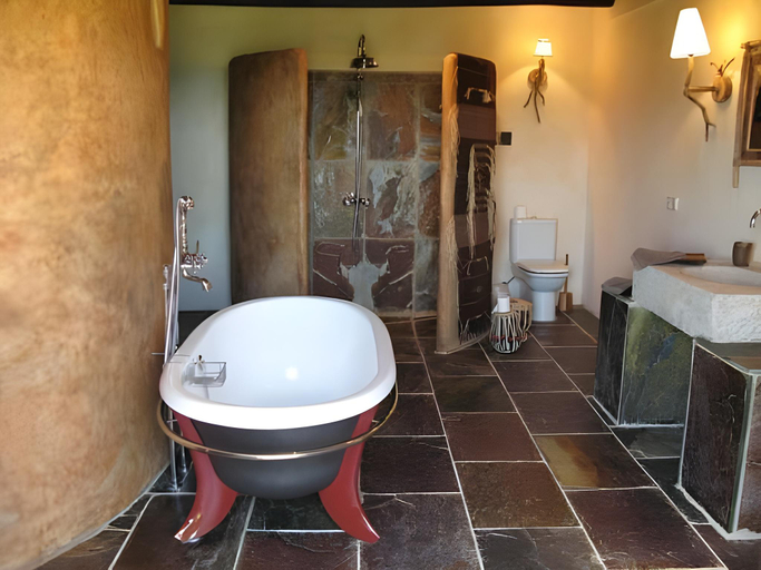 Bathroom 4, Can Serola, Girona
