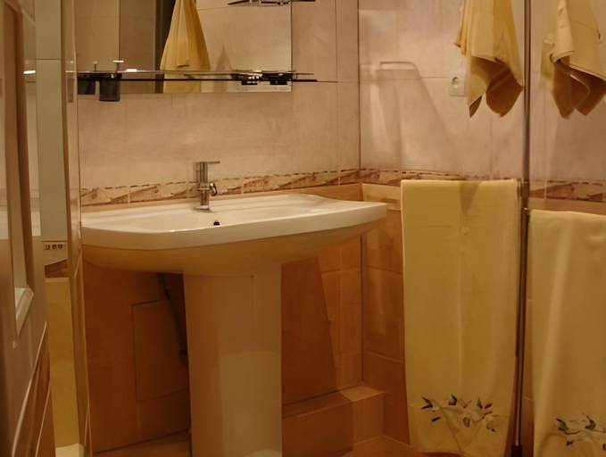 Bathroom 2, Zabava Guest House, Tysmenyts'kyi