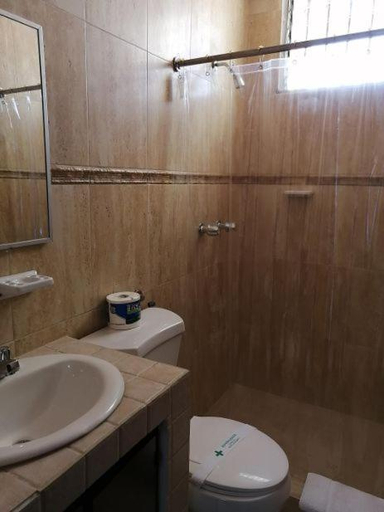 Bathroom 2, Hotel California Panama, Panamá