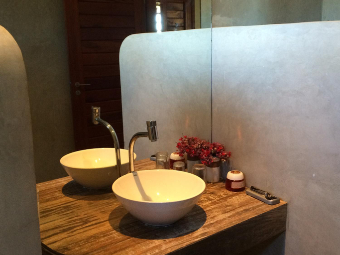 Bathroom 13