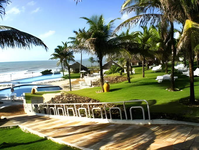 Exterior & Views 21