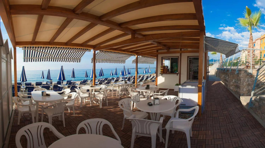 Food & Drinks, Pian Dei Boschi - Superior 8, Savona