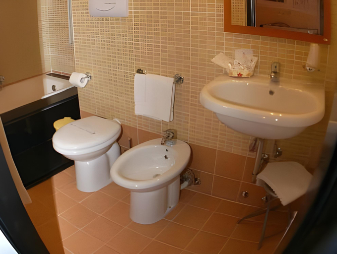 Bathroom 4, La Maison Des Reves, Syracuse