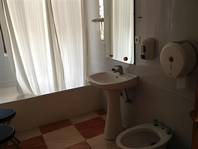 Bathroom 3, Pension Cibeles, Córdoba