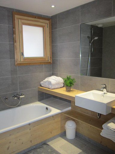 Bathroom 4, Logis Hotel Gai Soleil, Haute-Savoie