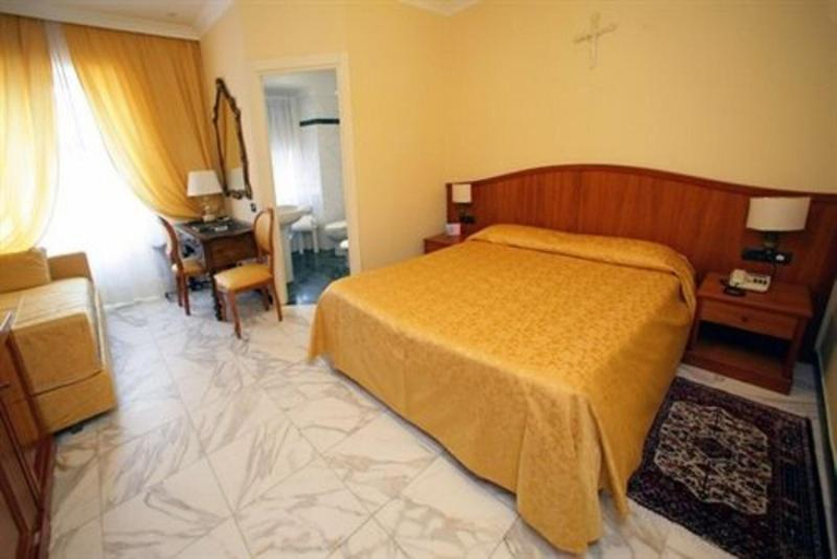 Bedroom 18
