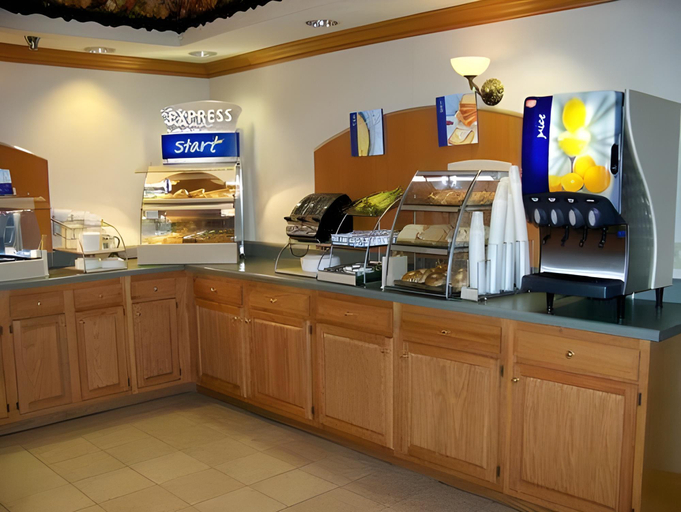 Food & Drinks 5, Holiday Inn Express & Suites CHARLOTTE by IHG, Eaton