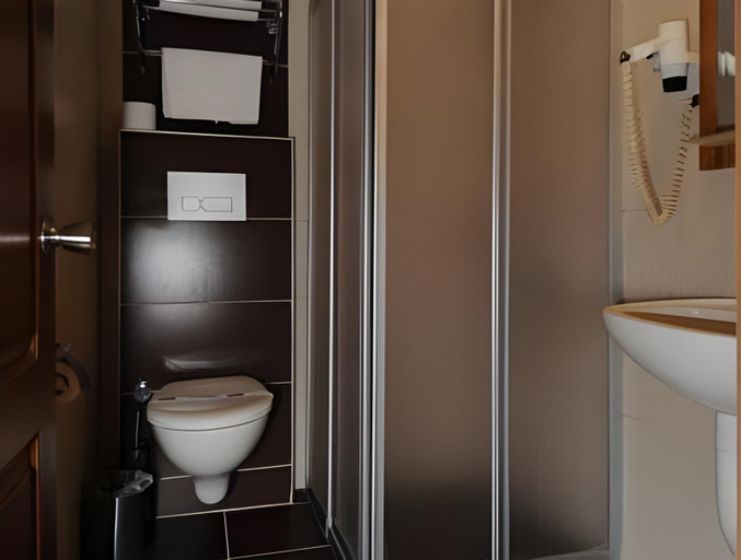 Bathroom 4, Hotel Antroyal, Antalya