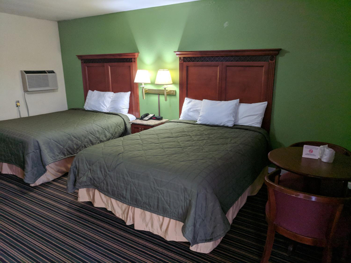 Bedroom 4, Benton Inn, Marshall