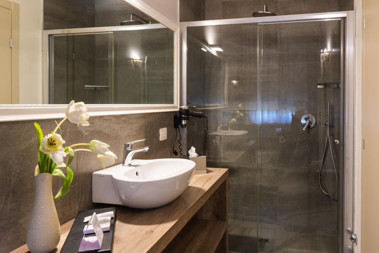 Bathroom 4, Hotel Globo, Modena