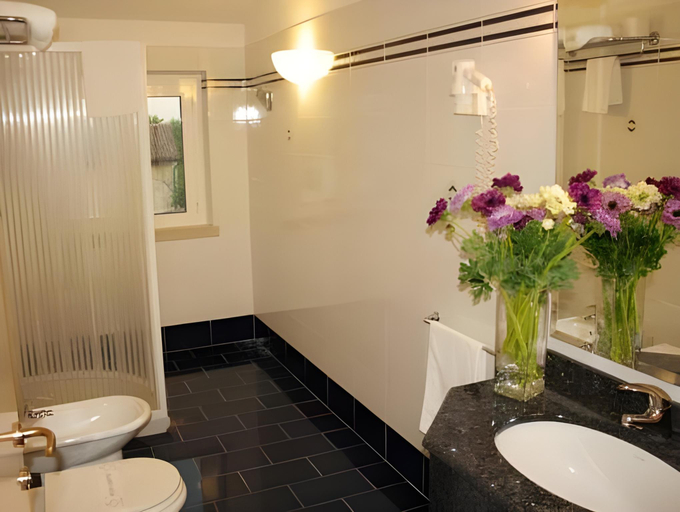 Bathroom 3, Gambara, Brescia
