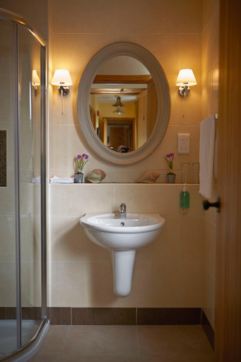 Bathroom 3, Cullinan's Guesthouse