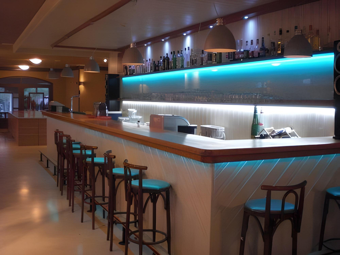 Food & Drinks 5, Valley Village, Faistos