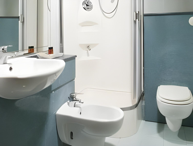 Bathroom 5, Hotel Croce Di Malta, Venezia