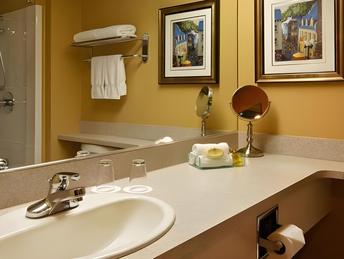 Bathroom 3, Hotel & Suites Normandin Quebec, Communauté-Urbaine-de-Québec
