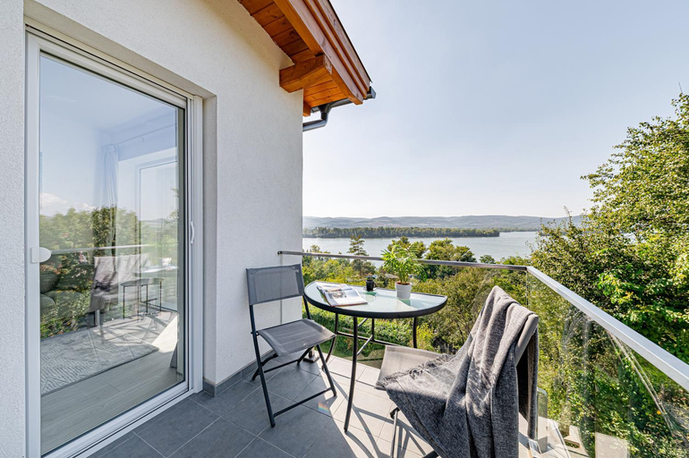 Others 2, Akvarell Apartmanhaz, Szob
