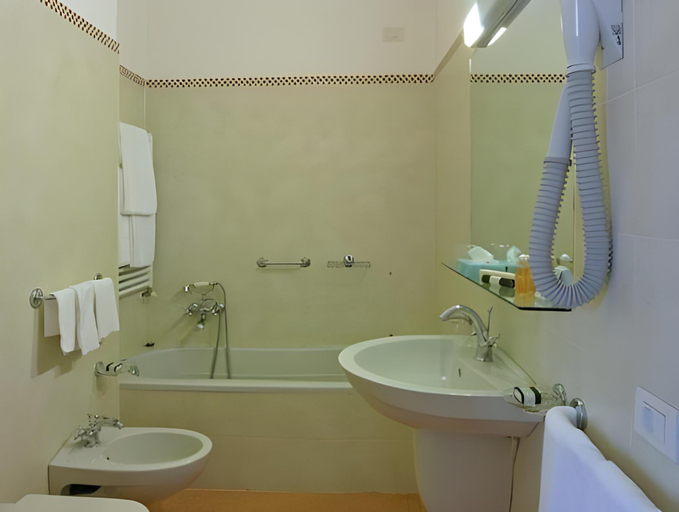 Bathroom 4, LVG Hotel Collection - Pallanza, Verbano-Cusio-Ossola