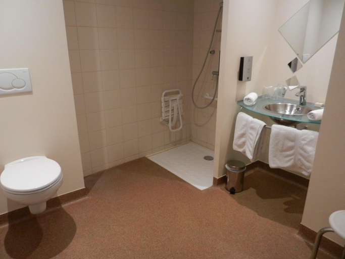 Bathroom 16