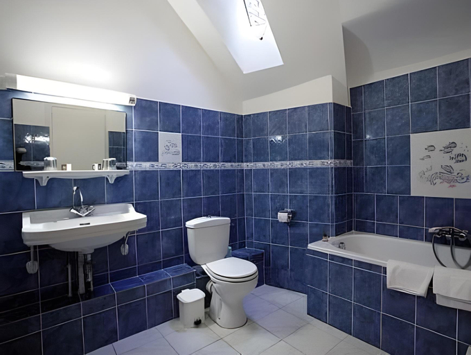 Bathroom 4, Oceania Hotel de France Nantes, Loire-Atlantique