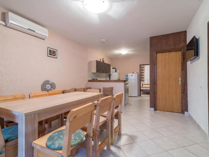 Others 3, Apartments Domi, Vir