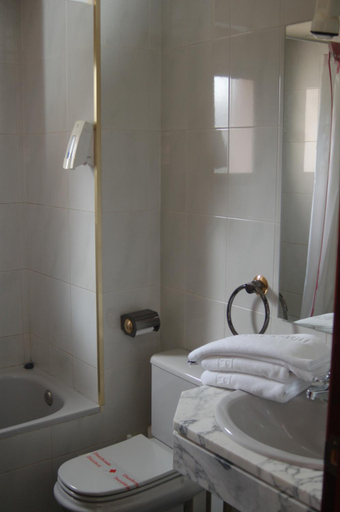 Bathroom 5, Hotel Betriu, Lleida