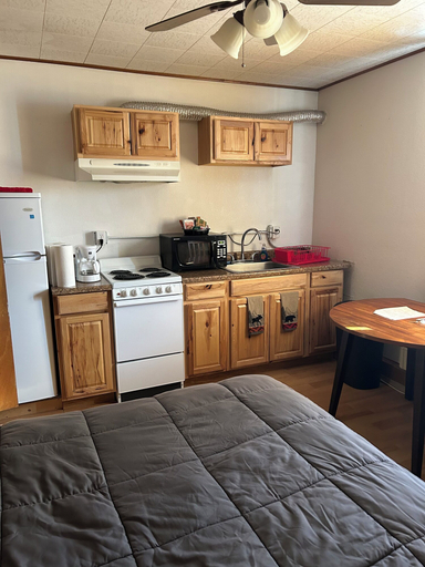 Others 4, Bear Paw Inn, Dillingham