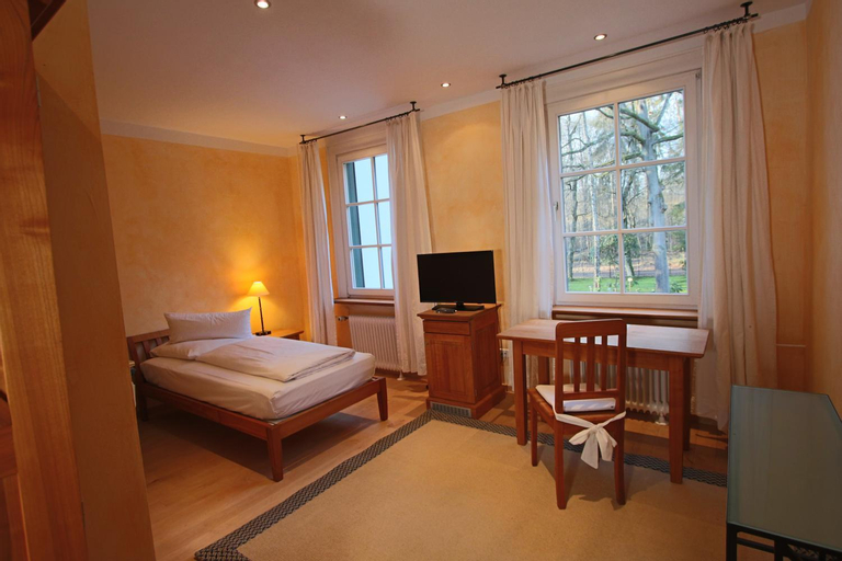 Bedroom 12