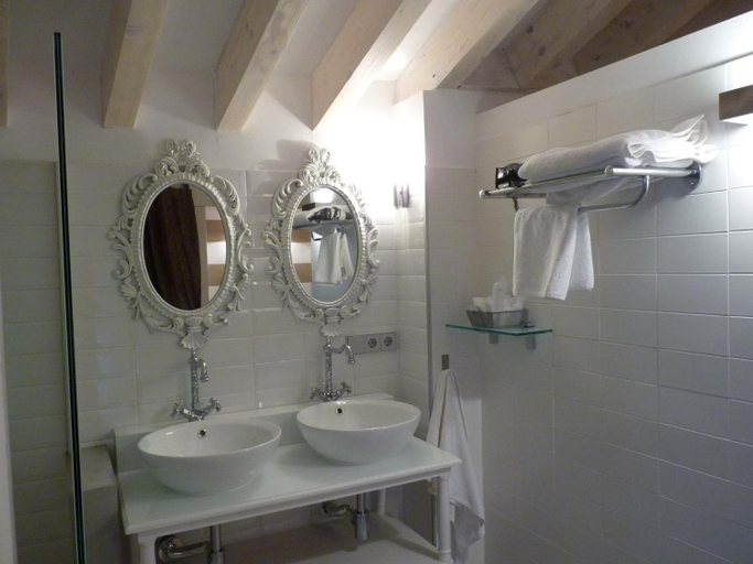 Bathroom 3, Los Calaos de Briones, La Rioja