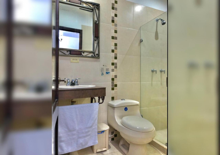 Bathroom 3, Hotel Casa Escobar, Guadalajara de Buga