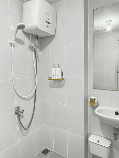 Bathroom 5, Tokyo Riverside Apartment PIK2 2 Kamar Tidur Pool View, Tangerang