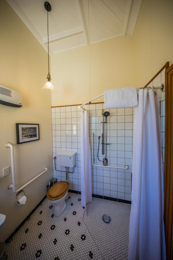 Bathroom 7