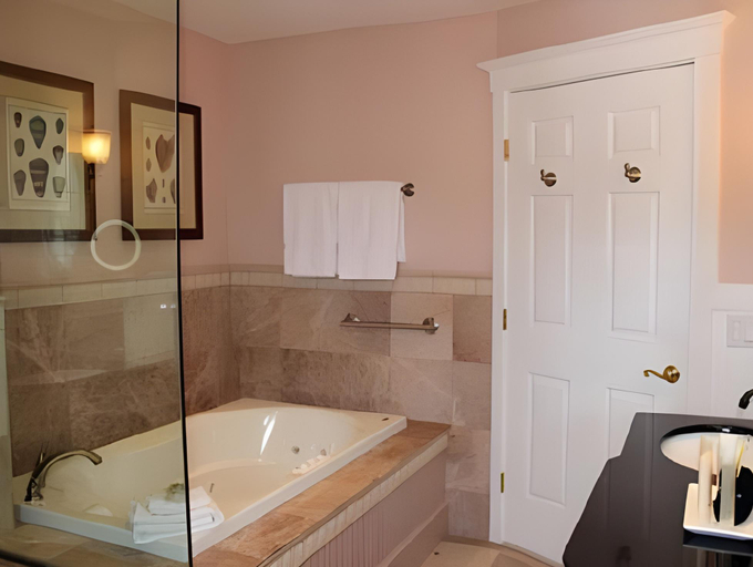 Bathroom 5, Grand Harbor Inn, Knox