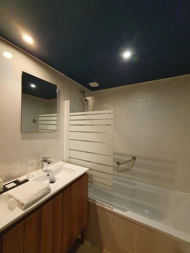 Bathroom 7