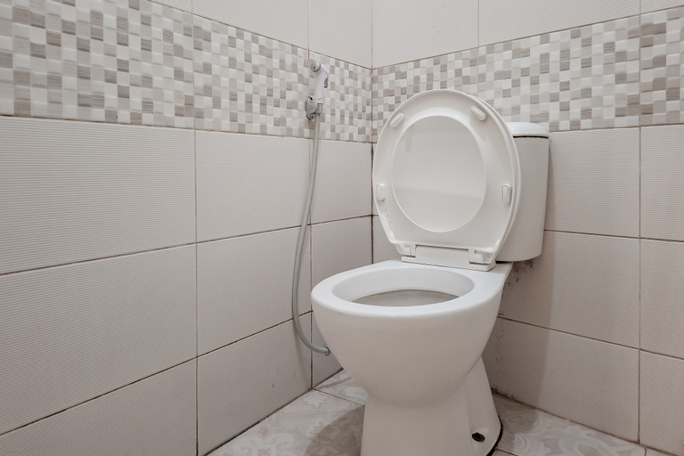 Bathroom 2, RedDoorz @ Andongkoe 64 Salatiga, Salatiga