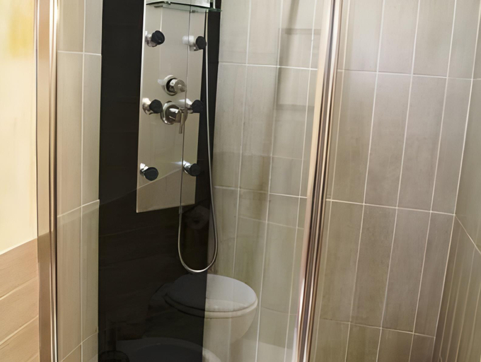 Bathroom 3, Abbazia Degli Svevi, Bari