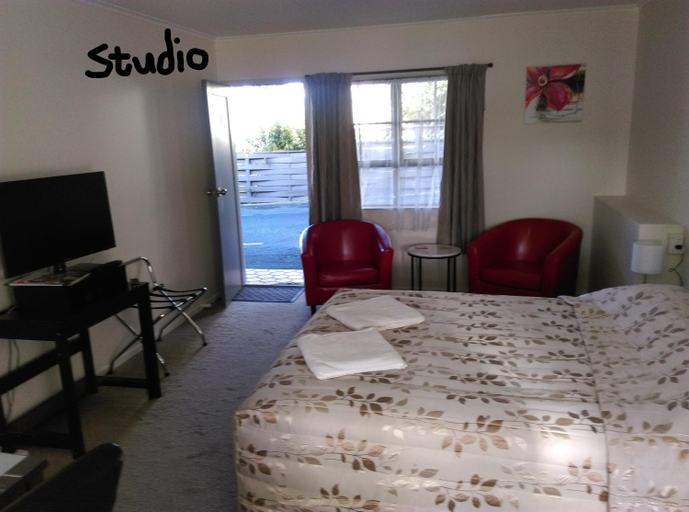 Bedroom 2, Stonehaven Motel, Whangarei