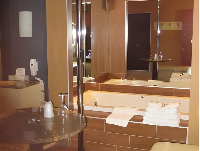 Bathroom 3, Hotel Le Chablis Cadillac, Montréal