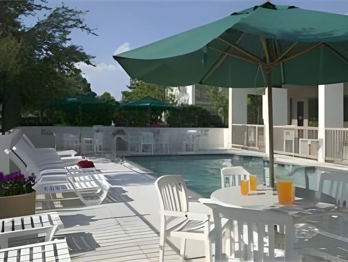 Sport & Beauty 5, Value Suites Extended Stay - Arlington, Arlington