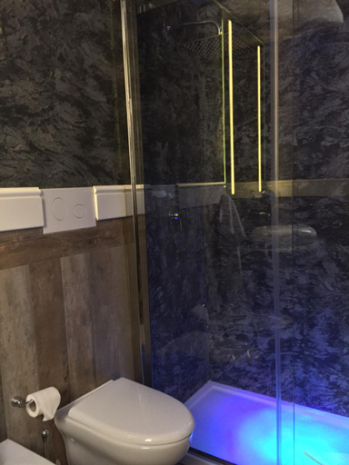 Bathroom 2, 29 Venti Luxury, Palermo
