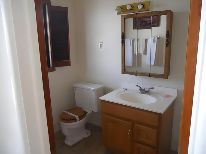 Bathroom 3, Boron Motel, Kern