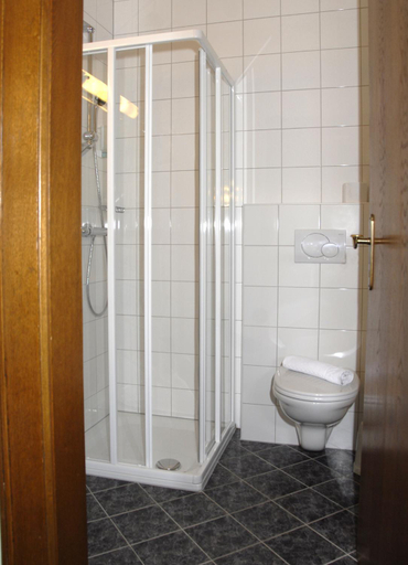 Bathroom 2, Das Sonnenheim Hotel - Garni, Spittal an der Drau