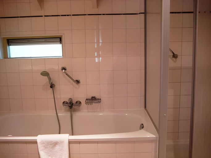 Bathroom 4, Fletcher Hotel - Restaurant De Wipselberg - Veluwe, Apeldoorn