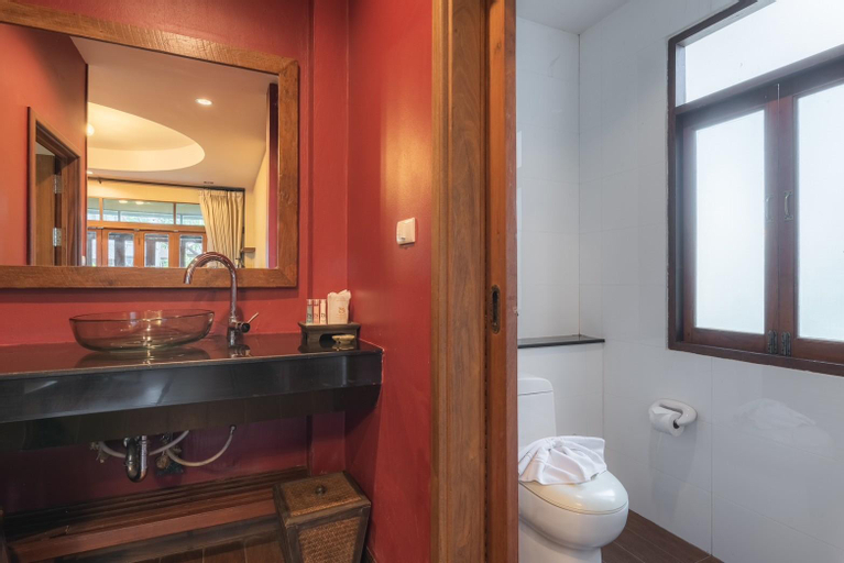 Bathroom 23