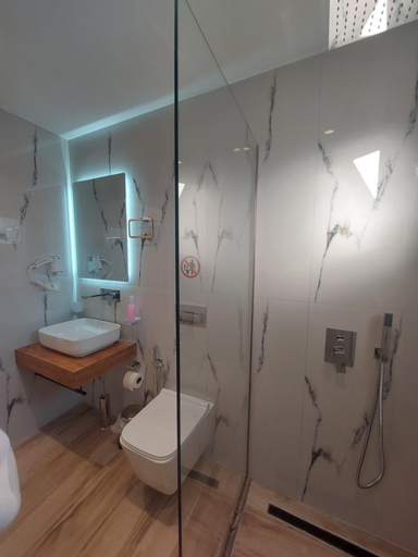 Bathroom 5, Villa-Leandro, Sarandës