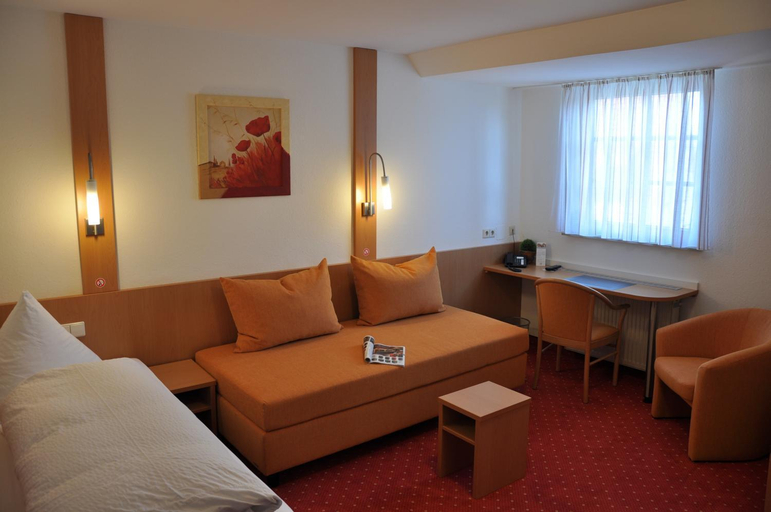Bedroom 2, Lowen Hotel & Restaurant, Esslingen
